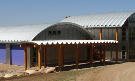 Les normes de construction des toitures dans les zones venteuses