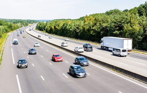 Transport en autocar en France : Pourquoi est-ce le mode de voyage le plus compétitif en 2026 ?